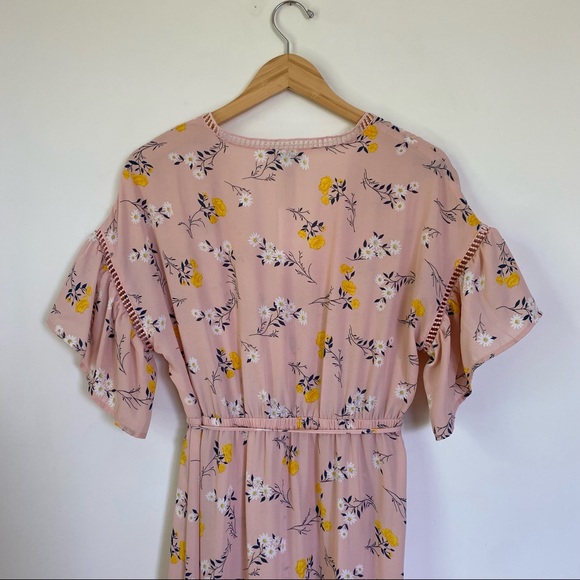 NWT Moon River Ditsy Floral Wrap Dress Size Medium - Picture 5 of 7